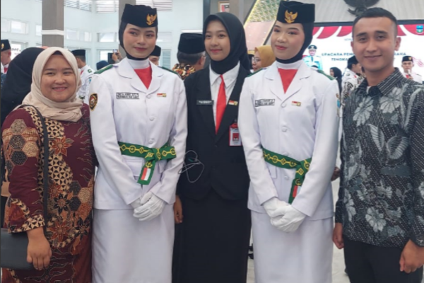 Dua Siswa SMAN 2 Garut Terpilih Sebagai Anggota Paskibraka pada Upacara HUT RI ke-79 Kabupaten Garut