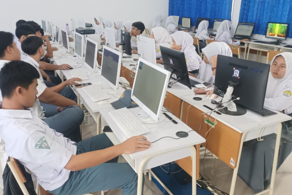 SMAN 2 GARUT GELAR PELATIHAN KEAMANAN CYBER BERSAMA